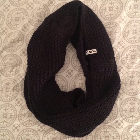 Kavu Accessories - Knitted black infinity scarf